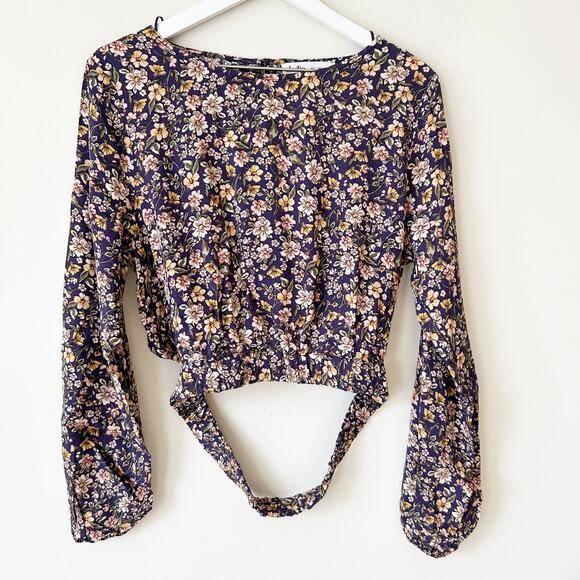 Nordstrom Elodie Blouse Size L Ditsy Floral Cropped Top Cutout Back Lightweight - Picture 2 of 8